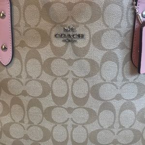 Coach Signature carryall 👜